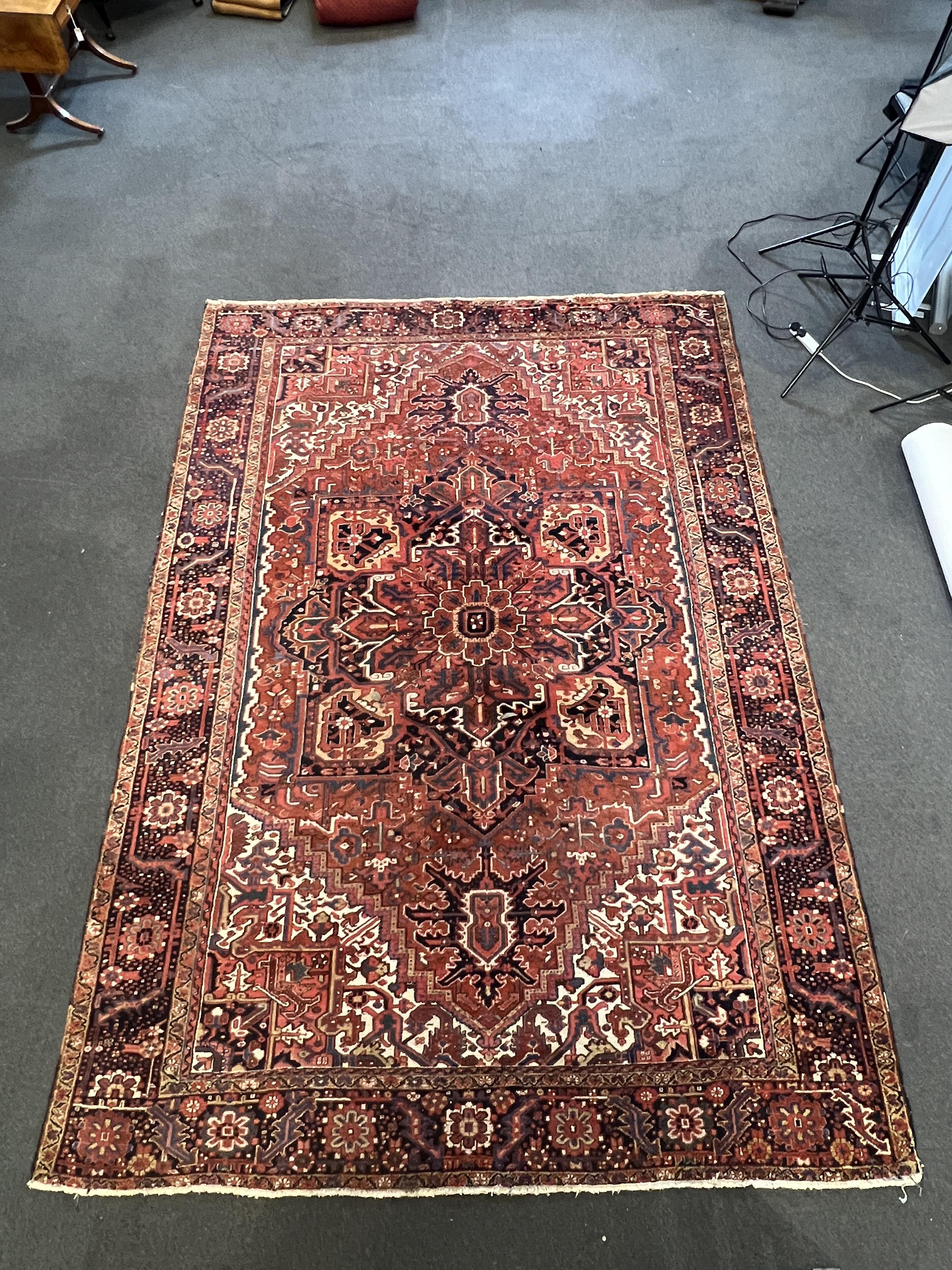 An antique Heriz carpet, 410 x 295cm